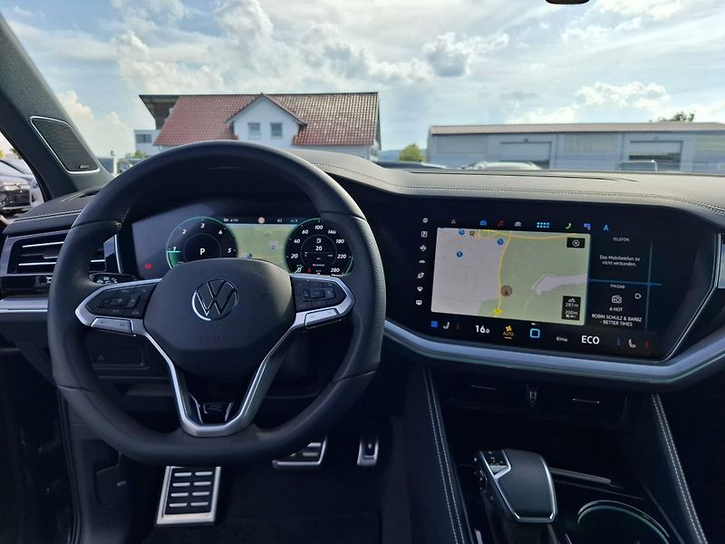 Volkswagen Touareg TDI 210kW R-Line Pano NezT HuD - fotka 13 z 22