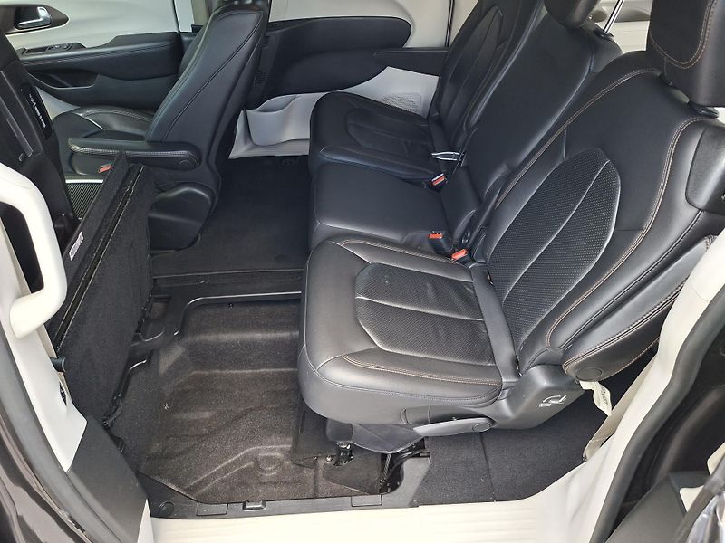 Chrysler Pacifica (2018) 3,6L,Top výbava, REZERVACE - fotka 18 z 44