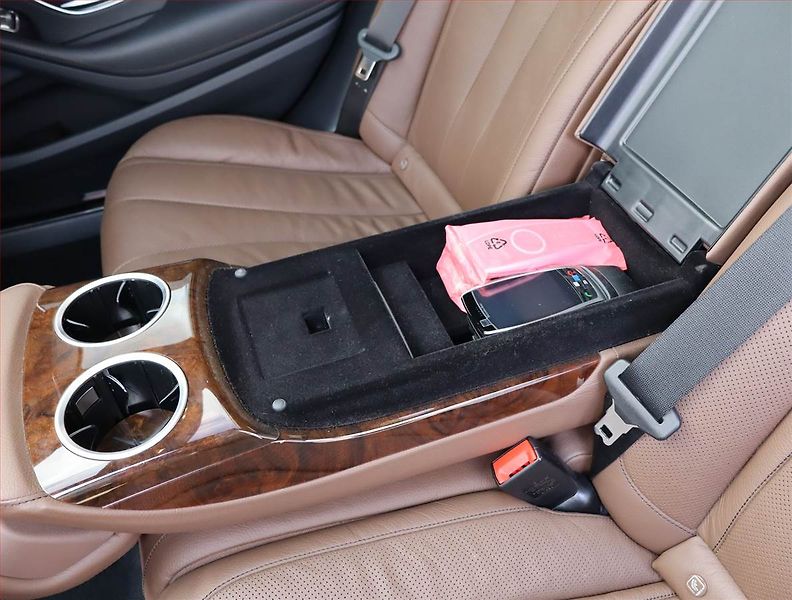 Mercedes-Benz Třídy S (2017) S 500 4MATIC - fotka 27 z 29