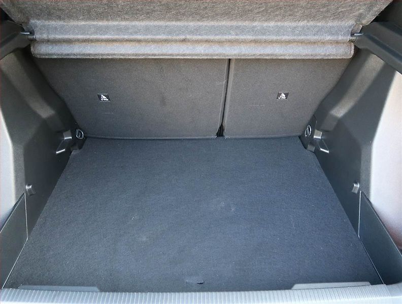 Peugeot 2008 (2024) Allure 1.2 PureTech - fotka 14 z 22