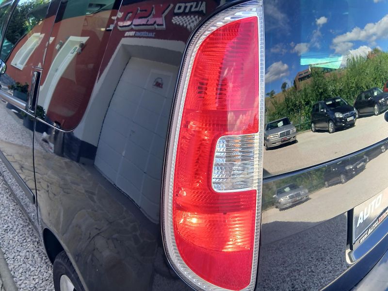 Škoda Roomster 1.2 HTP KLIMA - fotka 33 z 35