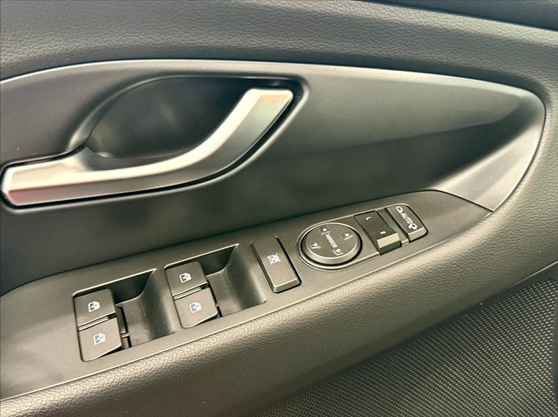 Hyundai i30 1,5 DPi COMFORT 1.MAJITEL - fotka 9 z 13