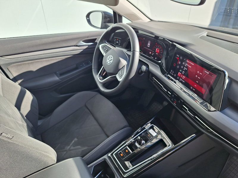 Volkswagen Golf (2023) Variant VIII / 2.0 TDI / 110 k - fotka 22 z 33