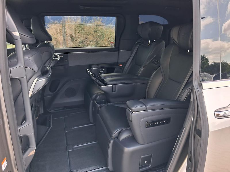 Lexus LM 350h  2.5 HSD e-CVT AWD Luxury - fotka 27 z 30
