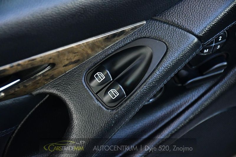 Mercedes-Benz SL 500 - fotka 17 z 38