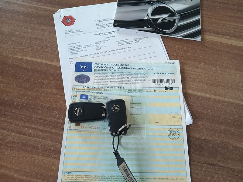 Opel Insignia 2.0 CDTI ST Edition - fotka 23 z 31