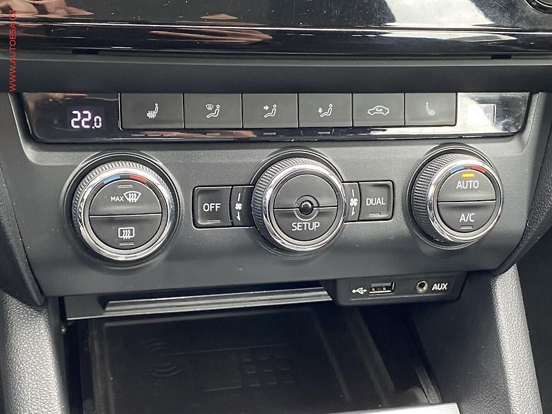 Škoda Octavia (2013) 1.6 TDi, Elegance, xenon - fotka 14 z 17