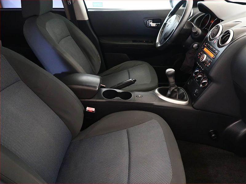 Nissan Qashqai (2009) 1.6 - fotka 9 z 14