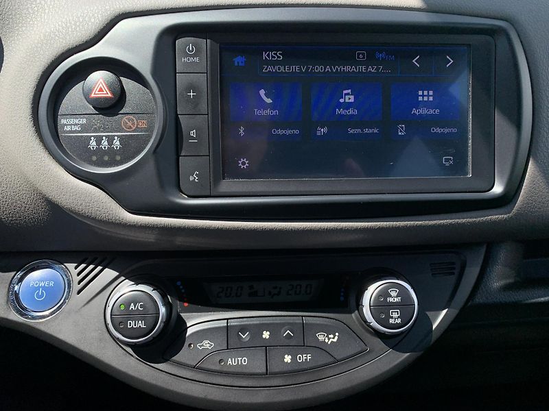 Toyota Yaris SELECTION 1,5 HYBRID 74kW AT - fotka 20 z 26