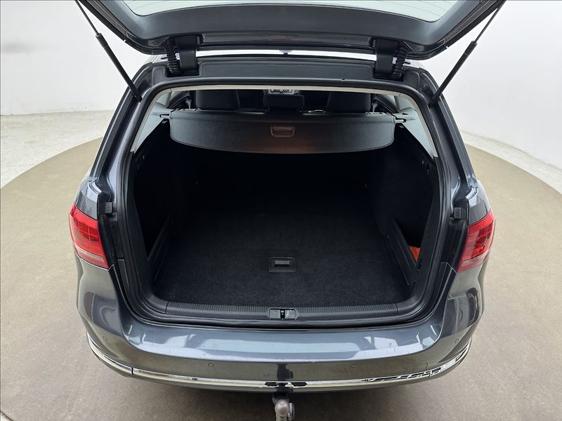 Volkswagen Passat 1,4 TSi NAVI SENZORY TAŽNÉ - fotka 36 z 36