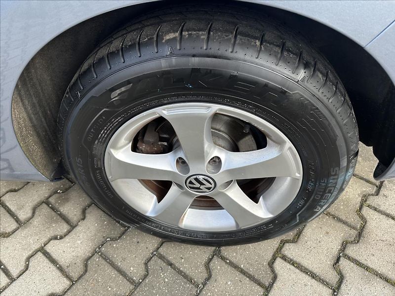 Volkswagen Golf 1,6 MPI bez koroze - fotka 20 z 21