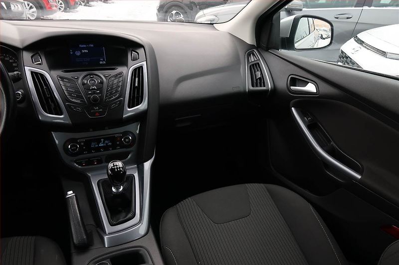 Ford Focus (2013) 2.0 TDCi, Navi, Tempomat - fotka 8 z 19