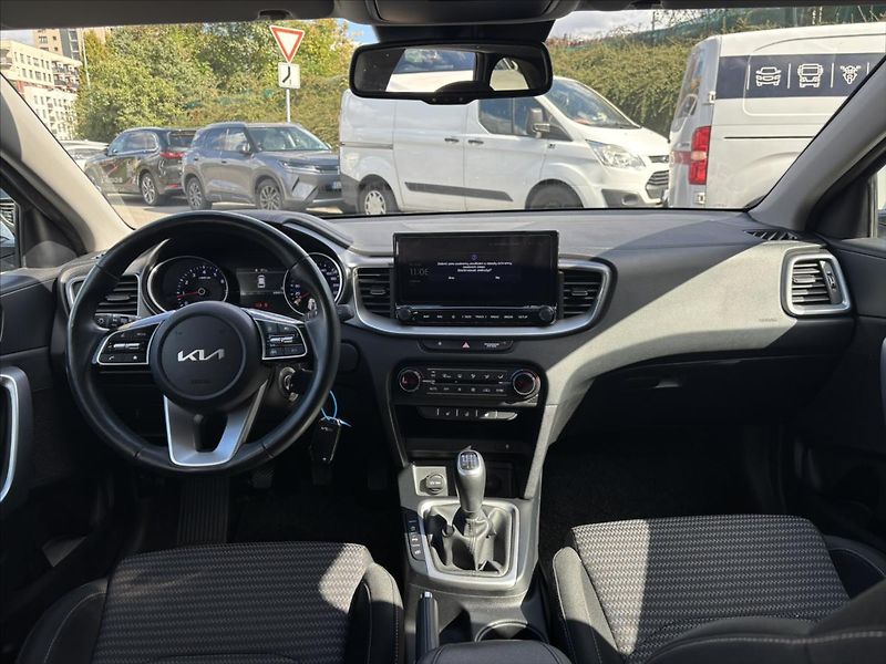 Kia Ceed 1,5 TGDi TOP ZÁRUKA TOP STAV - fotka 9 z 42