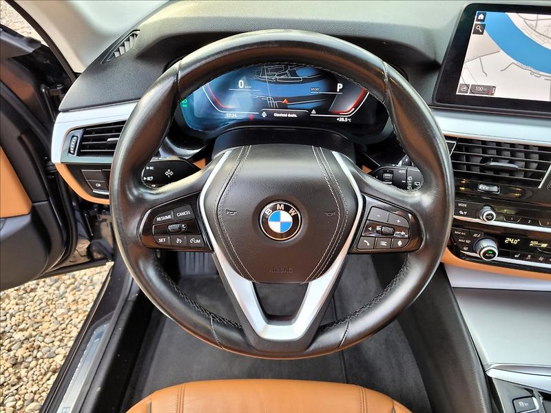 BMW Řada 5 2,0 HEV,LED,Navi,kůže,výhřev - fotka 20 z 49