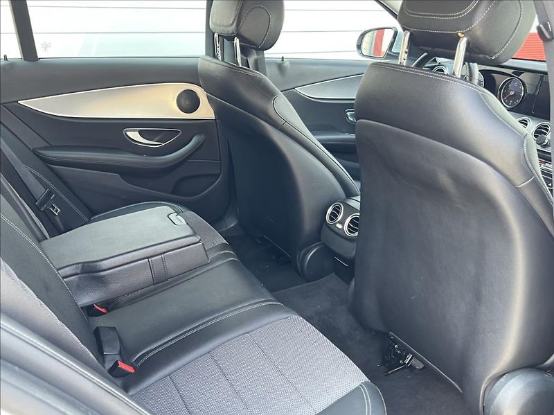 Mercedes-Benz Třídy E 2,0 E 220 d / 9G-TRONIC - fotka 17 z 35