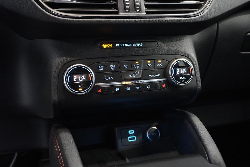 Ford Kuga 2.0 TDCi ST-LINE 4x4 AUTOMAT 8 - fotka 22 z 34