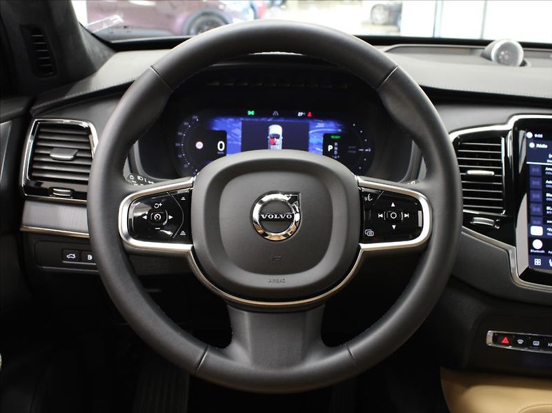 Volvo XC90 2,0 T8 Ultimate B&W Vzduch ČR - fotka 10 z 28