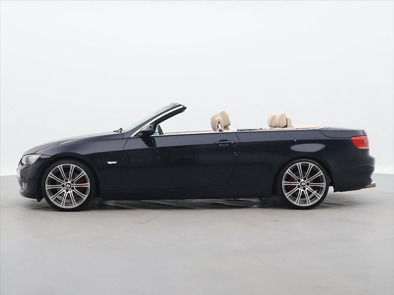 BMW Řada 3 3,0 325i Cabrio 160 kW - fotka 12 z 35