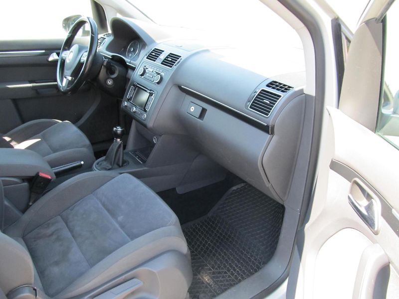Volkswagen Touran (2011) 2.0TDI 7 míst  - fotka 50 z 60