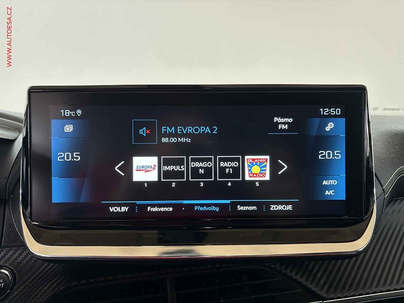 Peugeot 2008 (2021) 1.2PT, ČR, servis.kniha - fotka 13 z 18