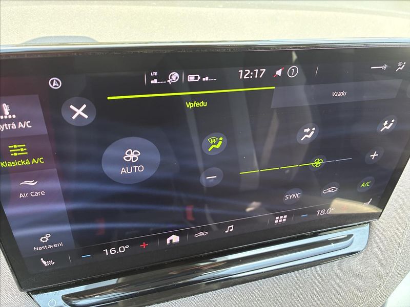 Škoda Enyaq 0,0 IV60 132KW 62kWh TAŽNÉ - fotka 21 z 25