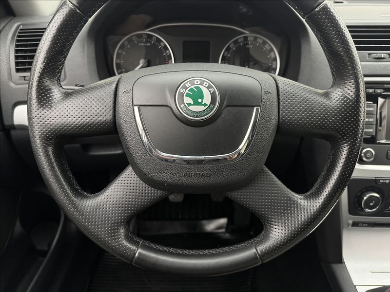 Škoda Octavia 2,0 103kW 4X4 SCOUT 2XKOLA ČR - fotka 9 z 33