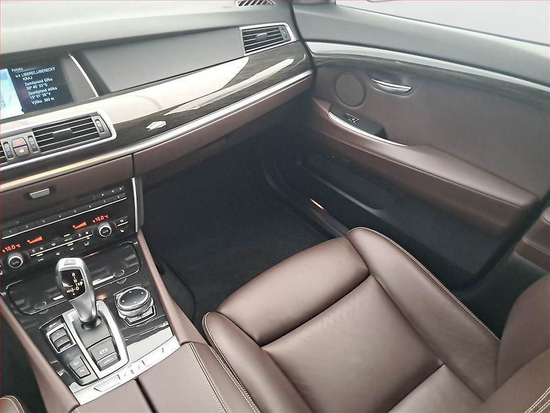 BMW Řada 5 (2014) 530d xDrive GT, 4X4, Automat - fotka 8 z 21
