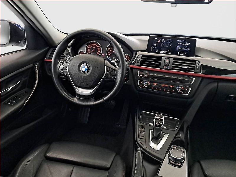 BMW Řada 3 (2015) 320 d, Automat, Navi, Xenony - fotka 7 z 19