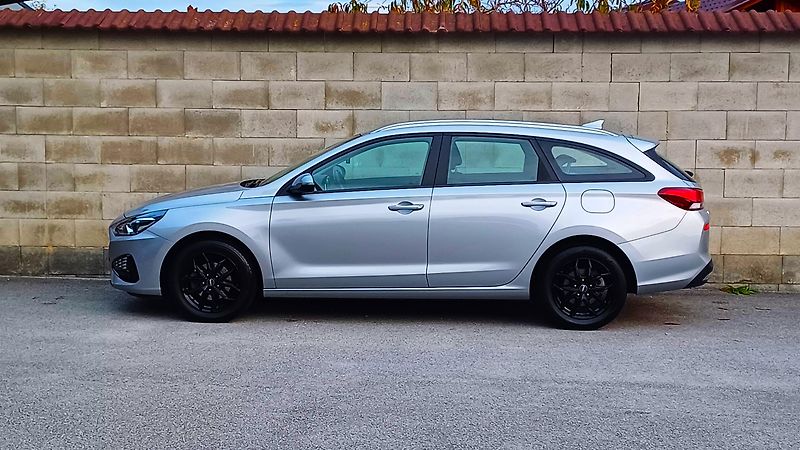 Hyundai i30 1.5 81kW DPI FAMILY COMFORT - fotka 8 z 36