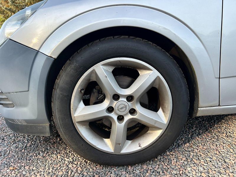 Opel Astra (2007) 1.7d 74 kW - fotka 10 z 19
