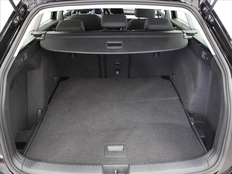Volkswagen Golf 1,0 TSi DSG Variant 139tkm.ČR - fotka 20 z 21
