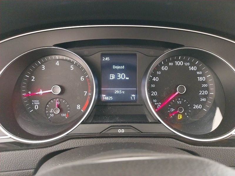 Volkswagen Passat (2019) 1.5 TSI, Tempomat - fotka 11 z 24