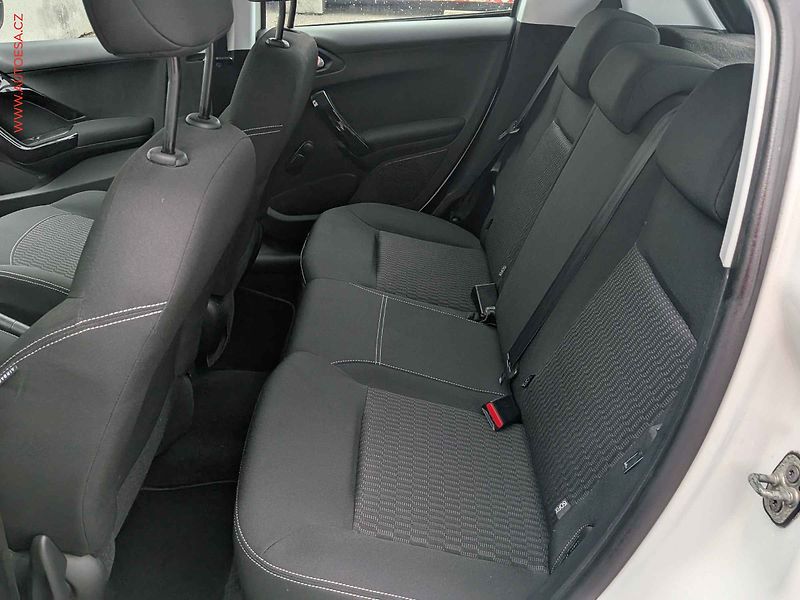 Peugeot 208 (2016) 1.2 PT, ČR, AC, výhřev sed - fotka 10 z 16