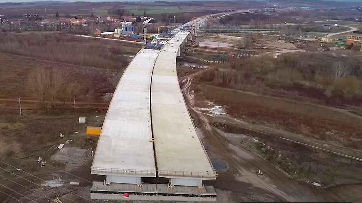 Rozestavěná D1 u Přerova pohledem z dronu, leden 2025
