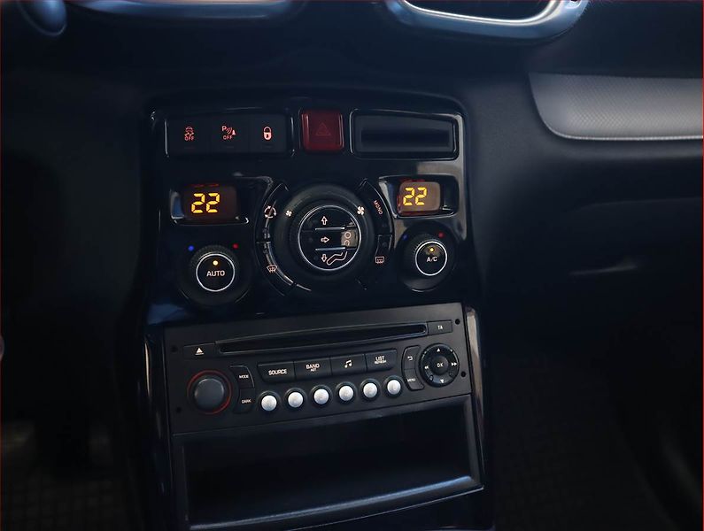 Citroën C3 Picasso (2016) 1.4 i, Serv.kniha, Tempomat - fotka 12 z 16