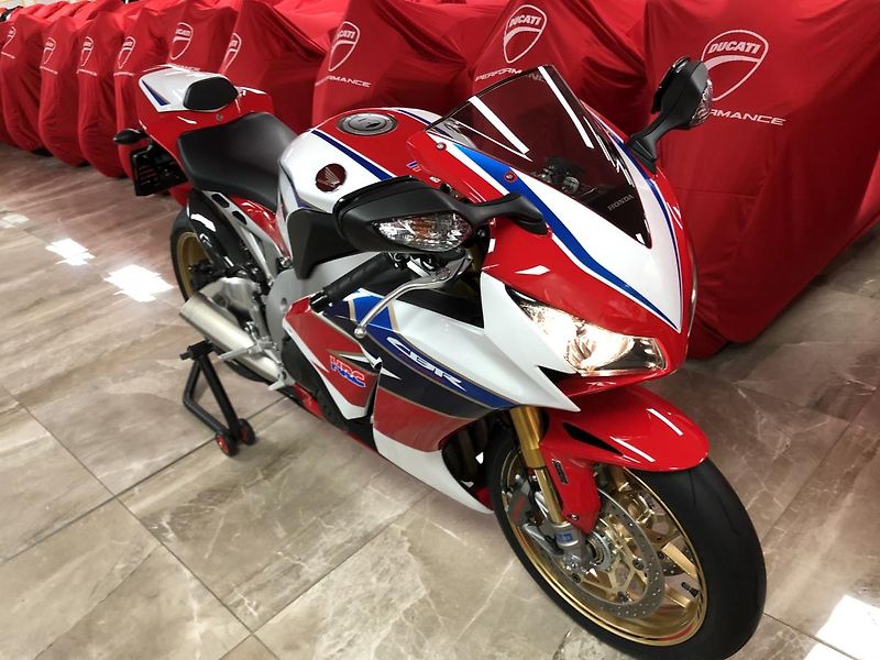 Honda CBR 1000 RR SP 1 MAJITEL  - fotka 39 z 40