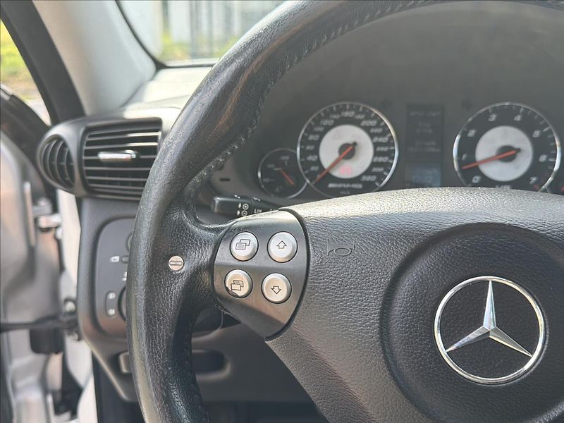 Mercedes-Benz Třídy C 5,5 V8 270 Kw C 55 AMG automat - fotka 16 z 33