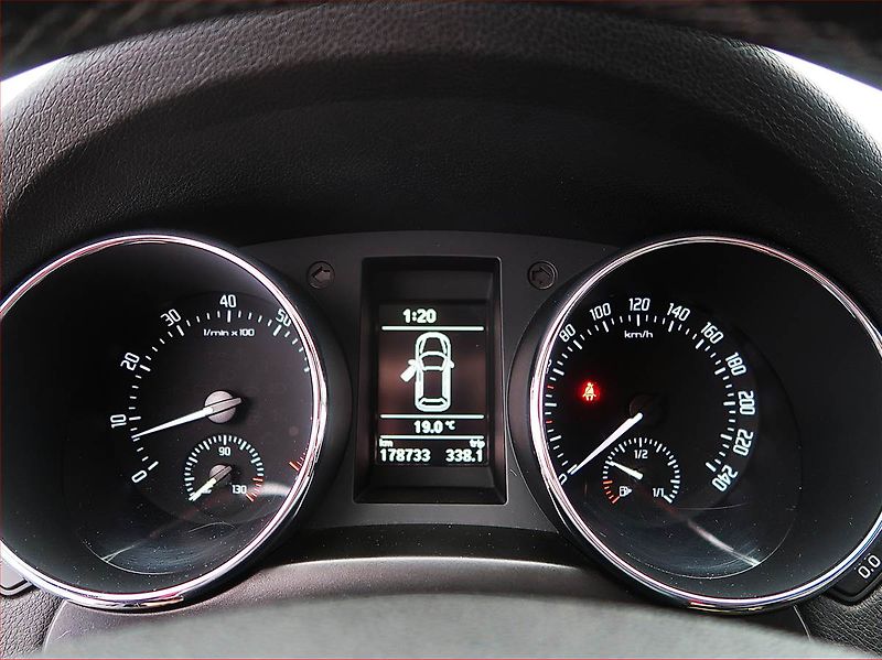 Škoda Yeti (2010) 1.2 TSI, Tempomat - fotka 9 z 14