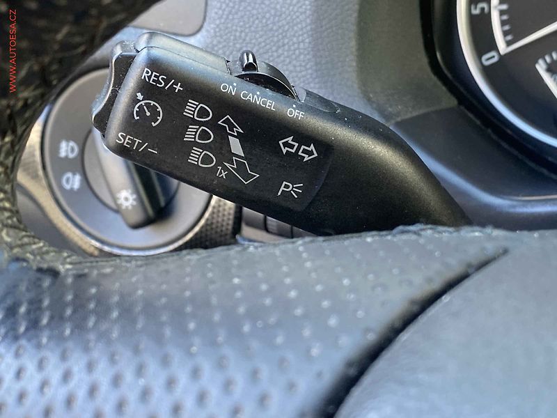 Škoda Octavia (2013) 2.0 TDi, RS, xenon, AC - fotka 13 z 17