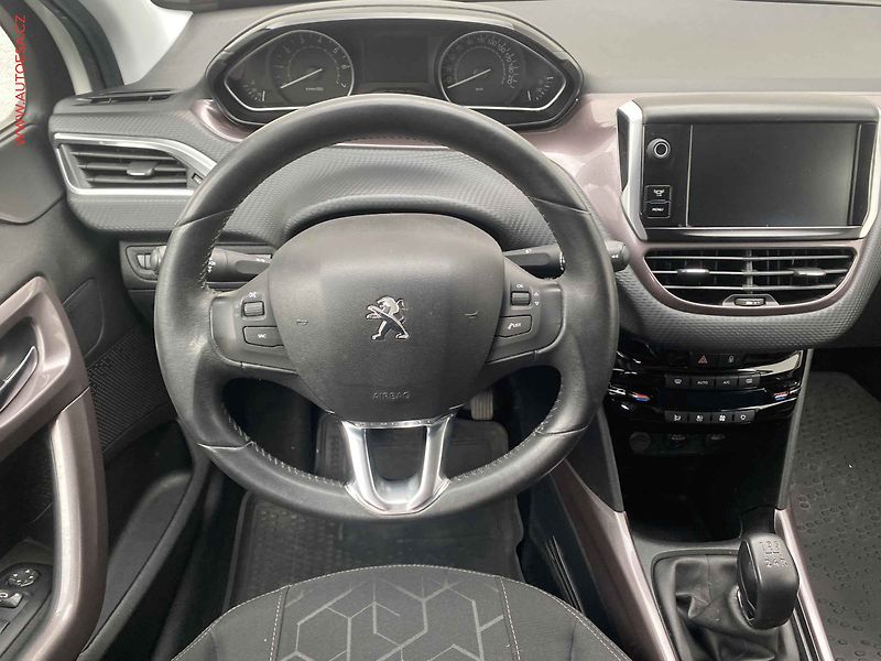 Peugeot 2008 (2014) 1.6 VTi, 2.maj,ČR, Active - fotka 11 z 19