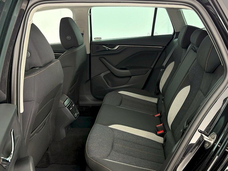 Škoda Scala (2025) 1.0TSI 85kW Top Selection - fotka 8 z 31