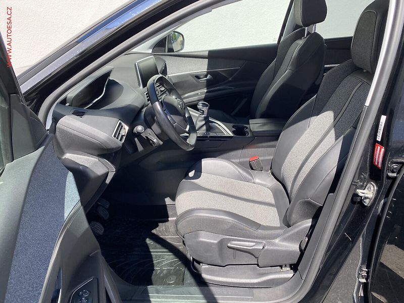 Peugeot 5008 (2018) 1.2PT, Allure, +ALU, panor - fotka 9 z 19