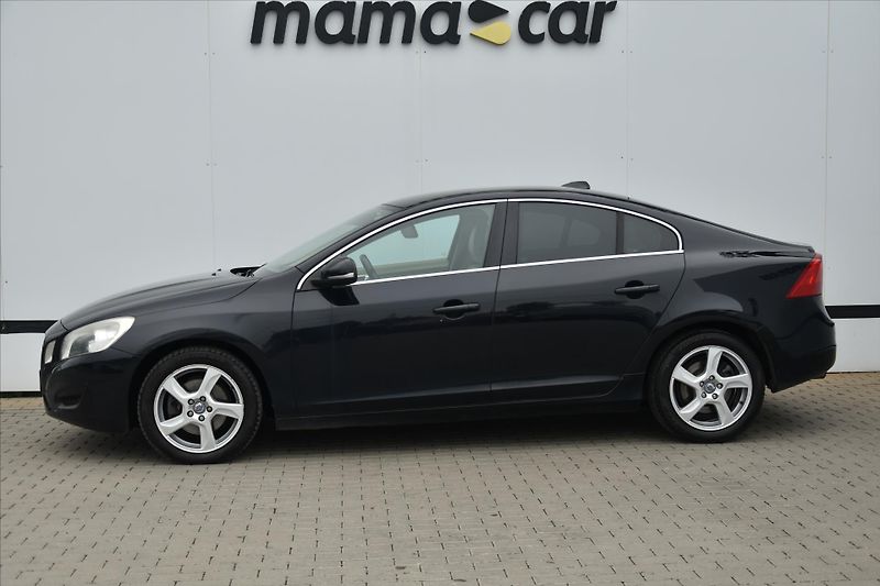 Volvo S60 2.0D 120kW MOMENTUM ČR - fotka 4 z 22