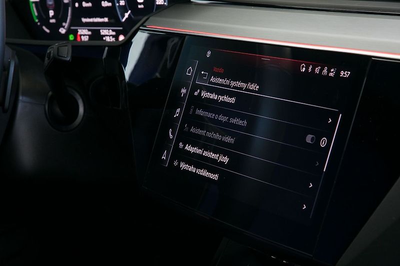 Audi e-tron 55 300kW Pano NightV HUD Tažné - fotka 42 z 50