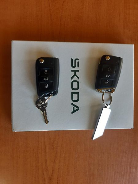 Škoda Octavia 1.6 TDI NAVI KAMERA APP - fotka 28 z 28