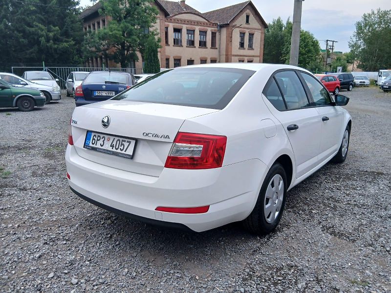 Škoda Octavia 1.6 TDI, bez koroze - fotka 14 z 39