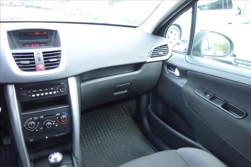 Peugeot 207 1,4 i 54KW, ČR, SERVIS. KN. - fotka 18 z 30