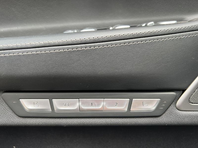 BMW Řada 7 (2017) 750d xDrive Laser Full  - fotka 16 z 39