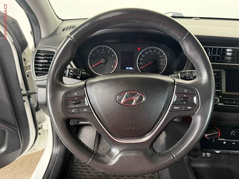 Hyundai i20 (2019) 1.2i, 1.maj,ČR, AC - fotka 12 z 16