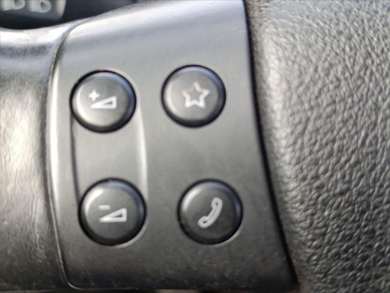 Volkswagen Passat 2,0 TDi Kůže Navigace Tažné - fotka 29 z 37